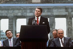 jennzellers-6-12-11-ronald-reagan-berlinwall_0.jpg