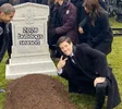 Grant Gustin Next to Oliver Queens Grave 23042026205049.webp