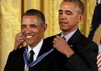 obama-giving-himself-an-award-5120x2880px-v0-obvqaa0lhn841.webp