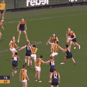 R23 v Hawks (1).gif