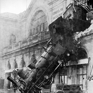 Train_wreck_at_Montparnasse_1895.jpg