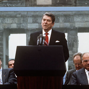 jennzellers-6-12-11-ronald-reagan-berlinwall_0.jpg
