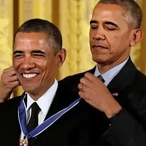 obama-giving-himself-an-award-5120x2880px-v0-obvqaa0lhn841.webp